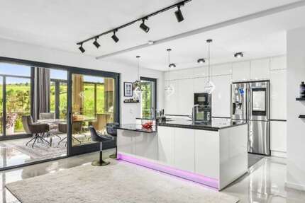 Haus zum Kaufen in Taunusstein 1.390.000 € 446 m² 14 zimmer