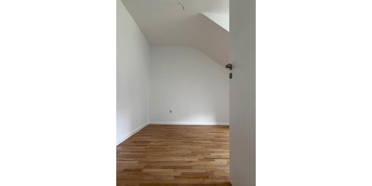 Dachgeschoßwohnung Wiesbaden Bierstadt - 3 Zimmer, 60 m&sup2;, 990&euro; | Angebot:26322093