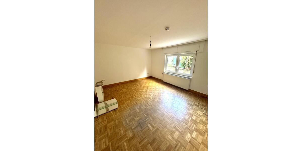 Etagenwohnung Wiesbaden Schierstein - 3 Zimmer, 136 m&sup2;, 1.500&euro; | Angebot:26144921