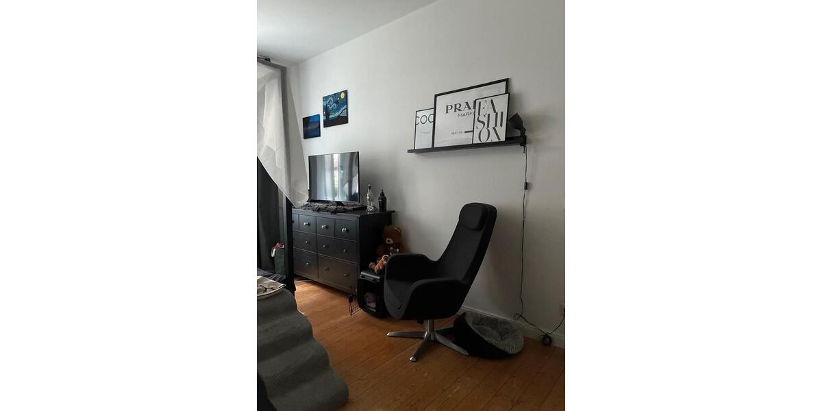 Etagenwohnung Wiesbaden Biebrich - 4 Zimmer, 90 m&sup2;, 1.250&euro; | Angebot:25512371