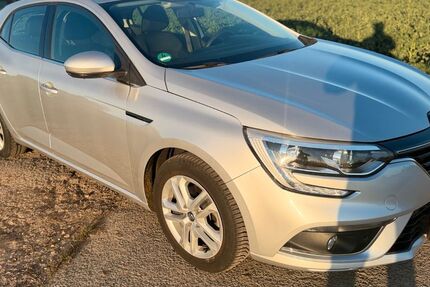 Renault Megane 33.400 km 9.399 &euro; Wiesbaden 65203