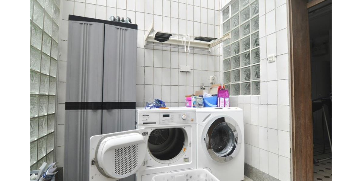 Reserviert! Traditionsgeschäft Feinkost und Fleischerei 4 zimmer