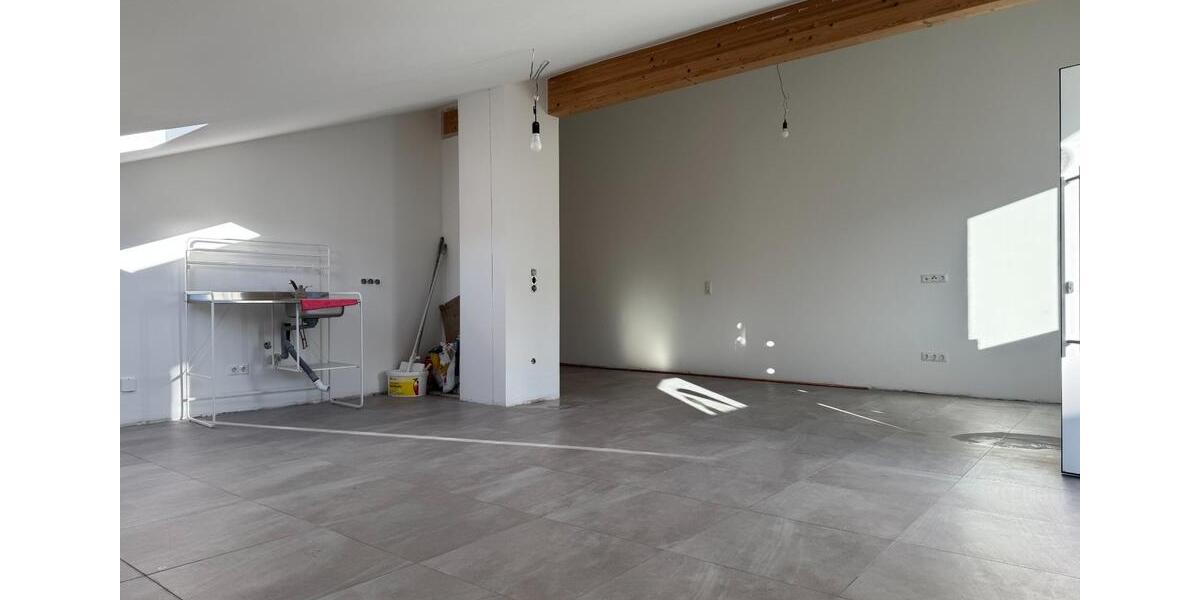 3-Zimmer-Dachgeschosswohnung mit großem Balkon (Neubau) 3 zimmer