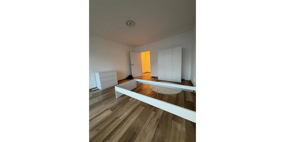 Etagenwohnung Wiesbaden Biebrich - 2 Zimmer, 65 m&sup2;, 1.450&euro; | Angebot:26388940