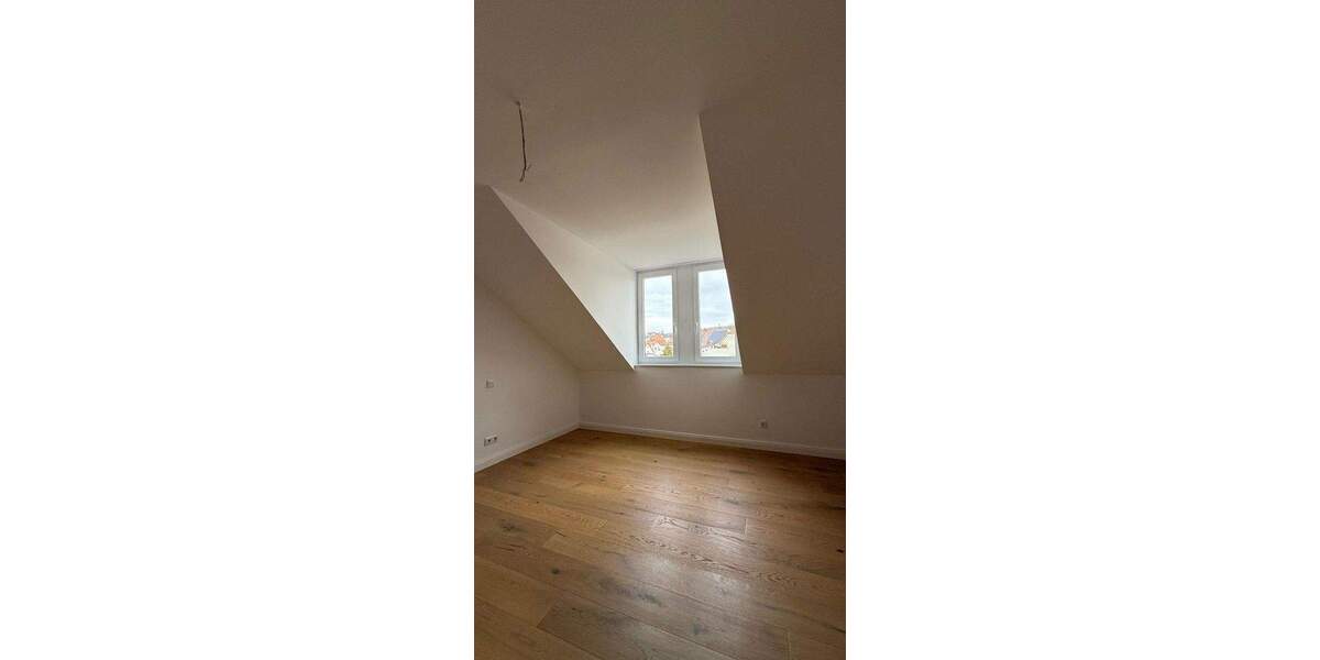 Altbau trifft Moderne - Lichtdurchflutete, klimatisierte Dachgeschosswohnung in kernsaniertem Altbau 3 zimmer