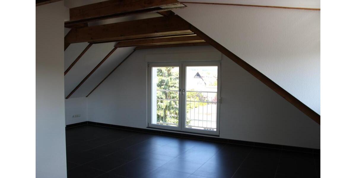 Einfamilienhaus Walluf - 5 Zimmer, 200 m&sup2;, 2.400&euro; | Angebot:25127340