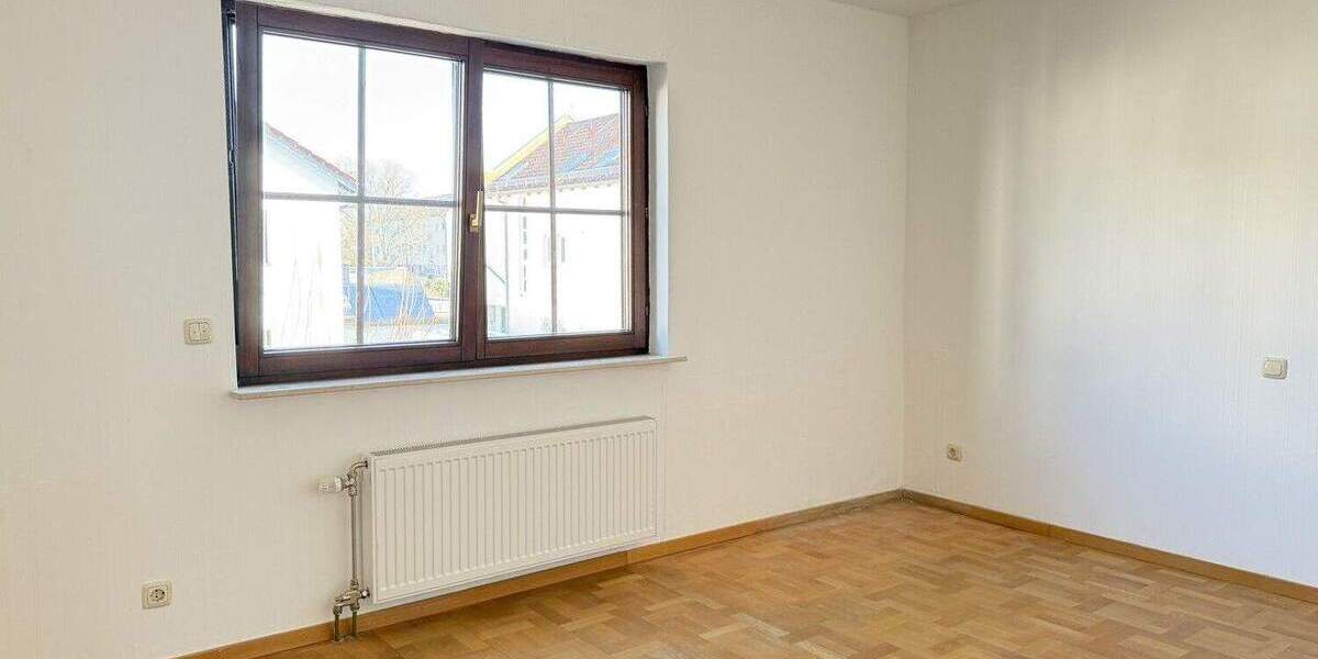 Etagenwohnung Steinbach (Taunus) - 3 Zimmer, 85 m&sup2;, 1.200&euro; | Angebot:25837333