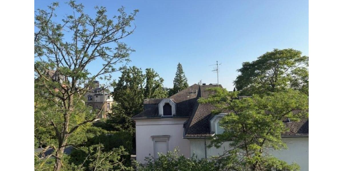 Helle, vollmöblierte DG-Wohnung in zentraler, ruhiger Lage von WI 1 zimmer