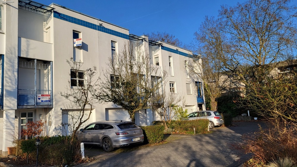 Neuer Preis ! RMH mit Garage, 2 Balkonen, Garten und Terrasse - Reihenmittelhaus Wiesbaden Klarenthal | Angebot:26348335