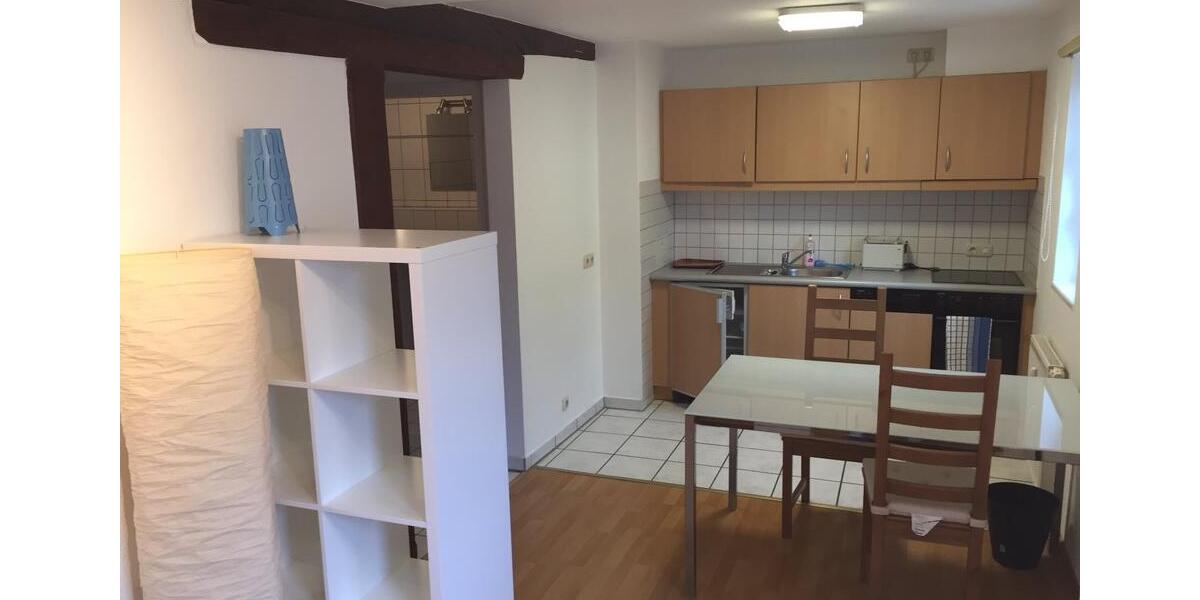 Helle 2-Zimmer-Wohnung mit Einbauküche in zentraler Lage von Bad zimmer