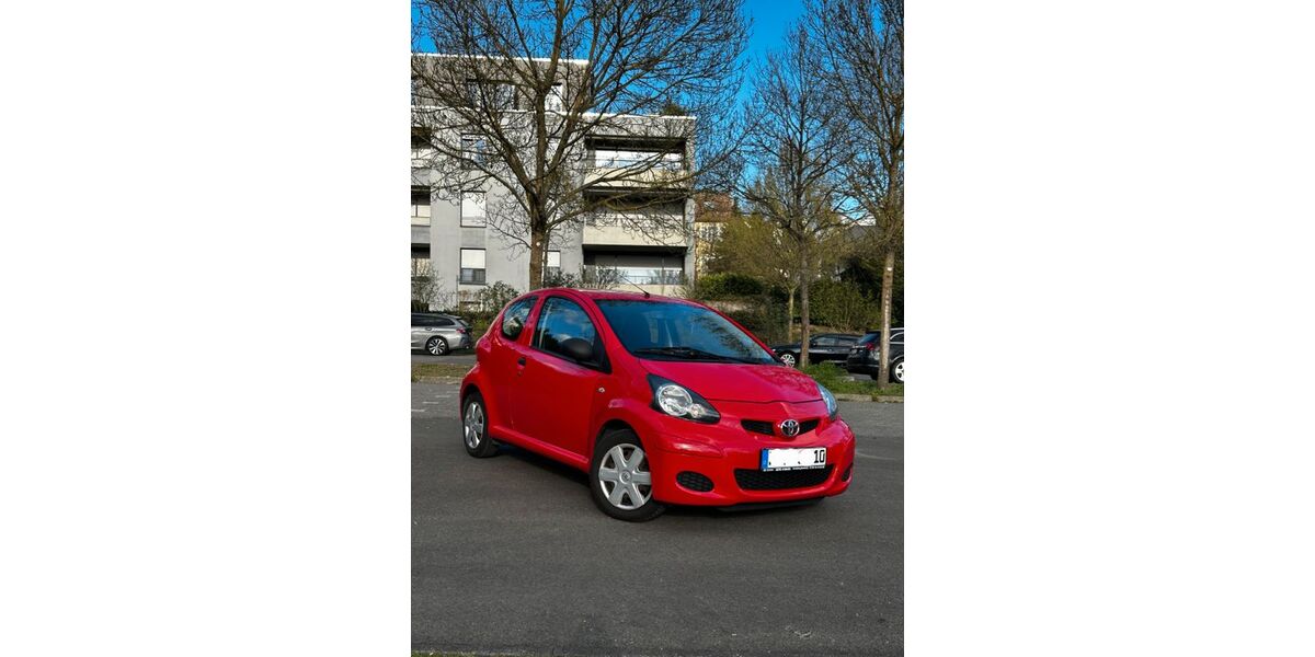 Toyota Aygo (X) 76.985 km 3.099 &euro; Wiesbaden 65189