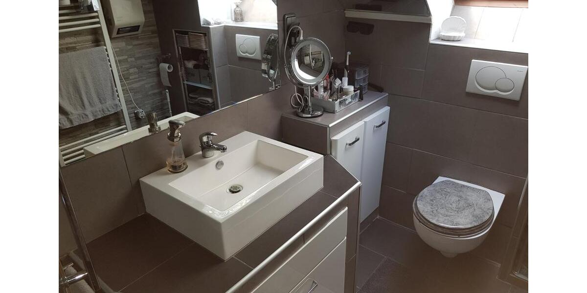 Dachgeschoßwohnung Wiesbaden Mainz-Kostheim - 4 Zimmer, 115 m&sup2;, 1.250&euro; | Angebot:25715262