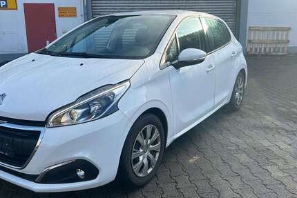 Peugeot 208 65.000 km 8.700 &euro; Wiesbaden 65197