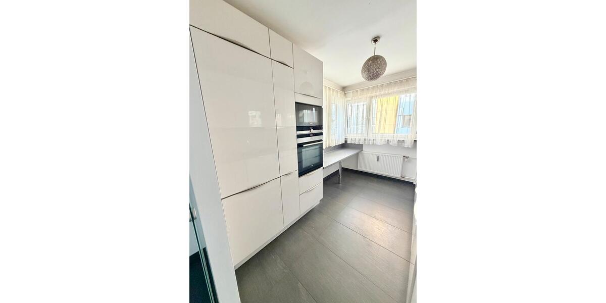 Etagenwohnung Wiesbaden Biebrich - 4 Zimmer, 100 m&sup2;, 1.700&euro; | Angebot:26346569
