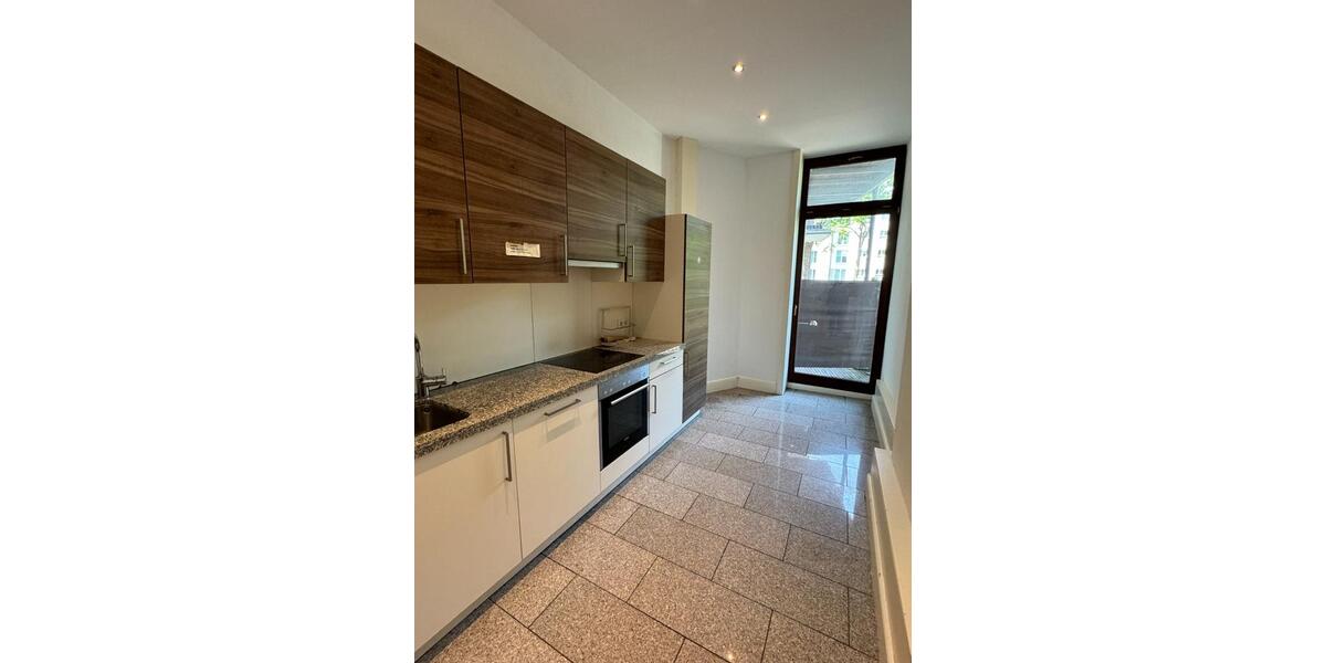 Freundliche Altbauwohnung mit zwei Balkonen in Wiesbaden-Westend 2 zimmer