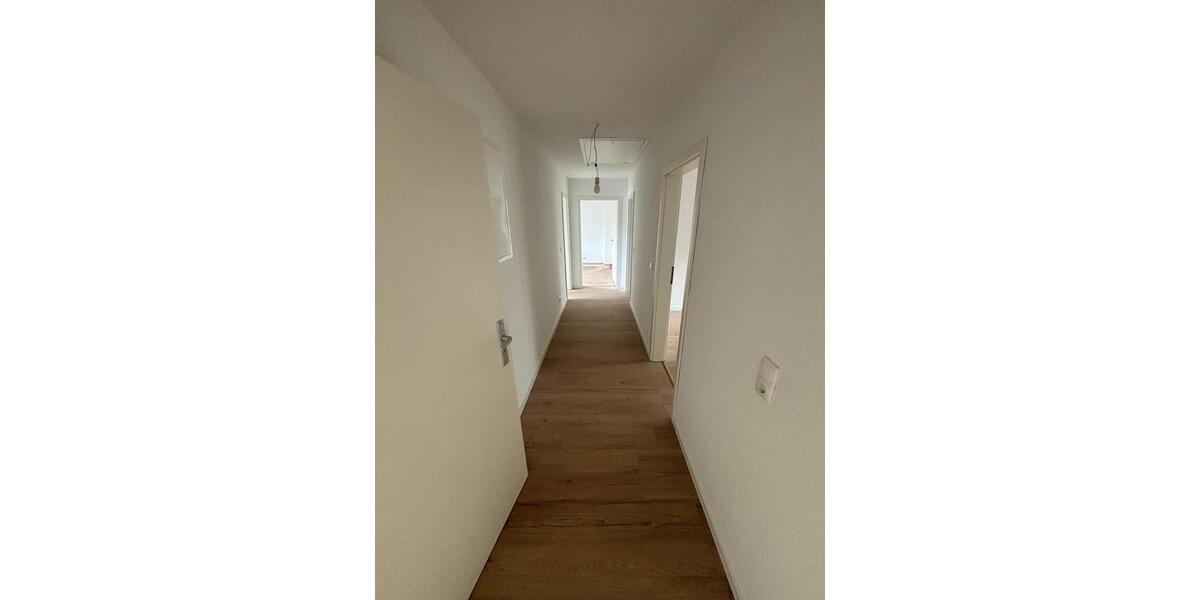 Dachgeschoßwohnung Wiesbaden Biebrich - 3 Zimmer, 90 m&sup2;, 1.400&euro; | Angebot:26286560
