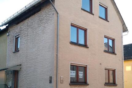 Haus Schönborn - 5 Zimmer, 130 m&sup2;, 800&euro; | Angebot:25099249