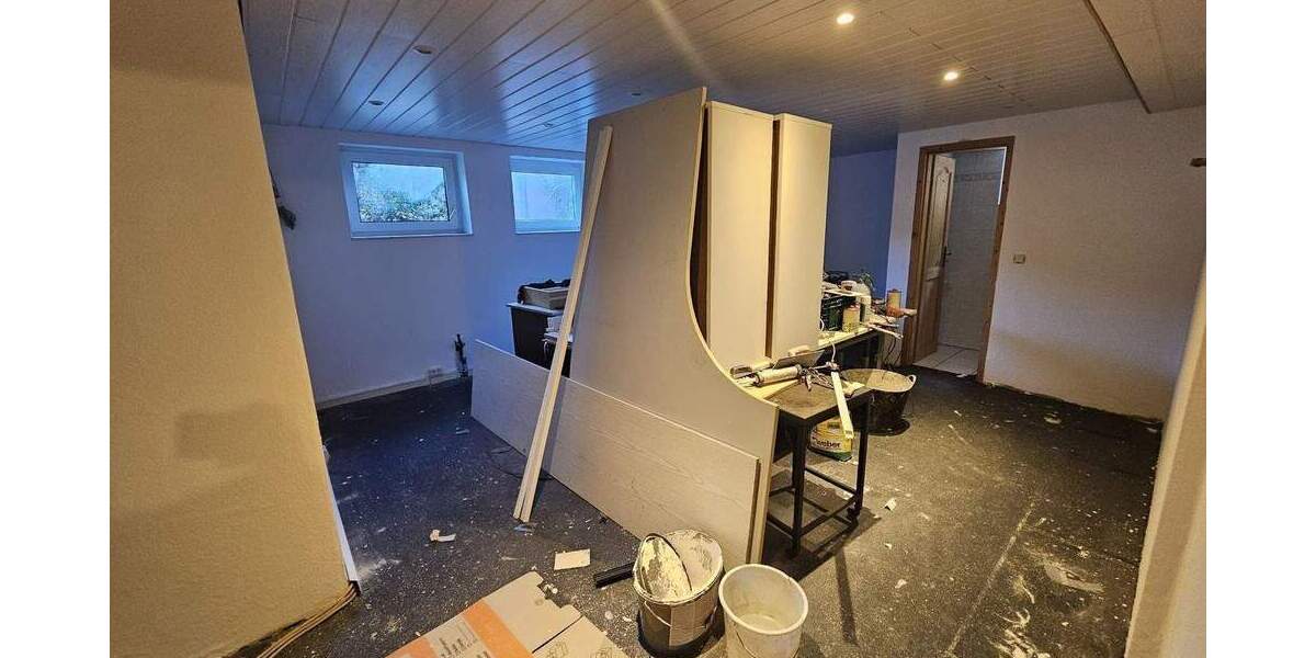 Hauptwohnung in Zweifamilienhaus mit Garage und Werkstattraum 4 zimmer