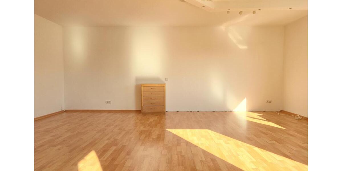 DOGS WELCOME IN DUPLEX HOME! Cozy house with fitted kitchen and spacious courtyard 4 zimmer