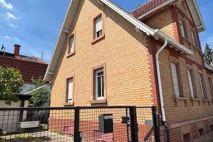 Haus zum Kaufen in Mörfelden-Walldorf 650.000 € 181.23 m² 11 zimmer