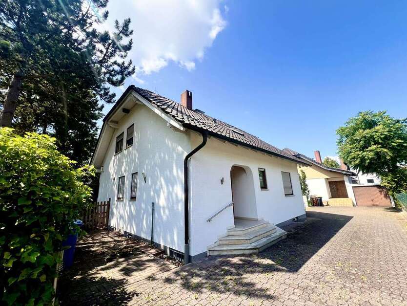 Haus zum Kaufen in Rüsselsheim am Main 690.000 € 224 m²