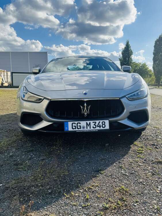 Maserati Ghibli 87.000 km 36.750 € Kelsterbach 65451