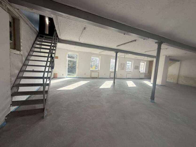 Halle in Niedernhausen-Niederseelbach 2.490 € 280 m² zimmer