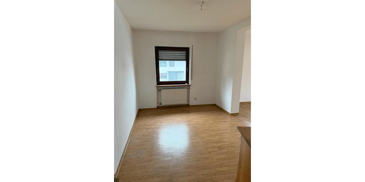Etagenwohnung Rüsselsheim am Main - 5 Zimmer, 98 m&sup2;, 1.350&euro; | Angebot:25170161