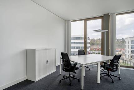 Privater Büroraum für 4 Person 20 sqm in Regus WIESBADEN, Connect zimmer