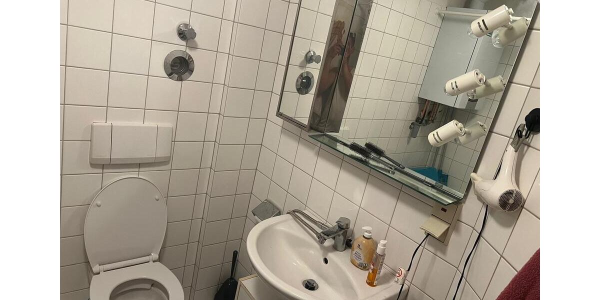 Dachgeschoßwohnung Wiesbaden Südost - 2.5 Zimmer, 65 m&sup2;, 1.060&euro; | Angebot:26623501