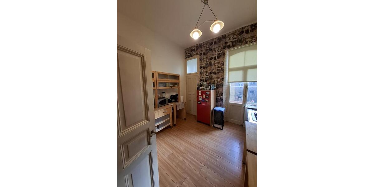 Historische Altbauwohnung mit Balkon und Parkplatzoption 5 zimmer