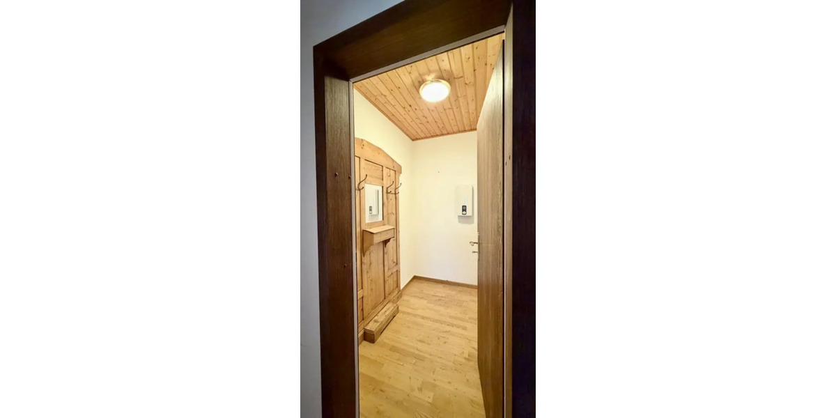 Dachgeschoßwohnung Schmitten im Taunus - 3 Zimmer, 77 m&sup2;, 140.000&euro; | Angebot:25894303