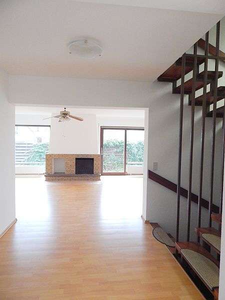 Haus zum Mieten in Wiesbaden 2.990 € 240 m²