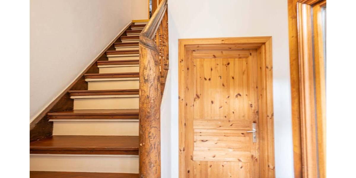 Denkmalgeschützes Hofanwesen - derzeit in sechs Einheiten aufgeteilt - mit vielen Optionen 8 zimmer