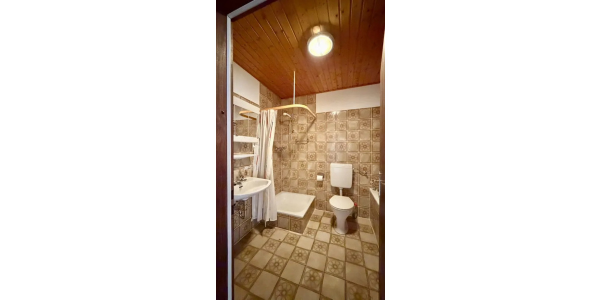 Dachgeschoßwohnung Schmitten im Taunus - 3 Zimmer, 77 m&sup2;, 140.000&euro; | Angebot:25894303