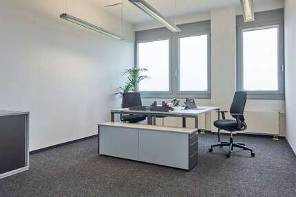Büro in Neu-Isenburg 2.142 € 329 m²