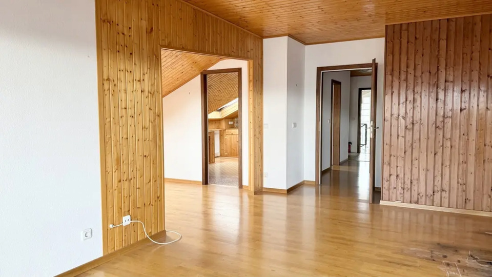 Dachgeschoßwohnung Schmitten im Taunus - 3 Zimmer, 77 m&sup2;, 140.000&euro; | Angebot:25894303