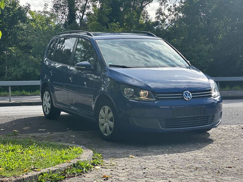 VW Touran 82.000 km 7.490 € Wiesbaden 65201