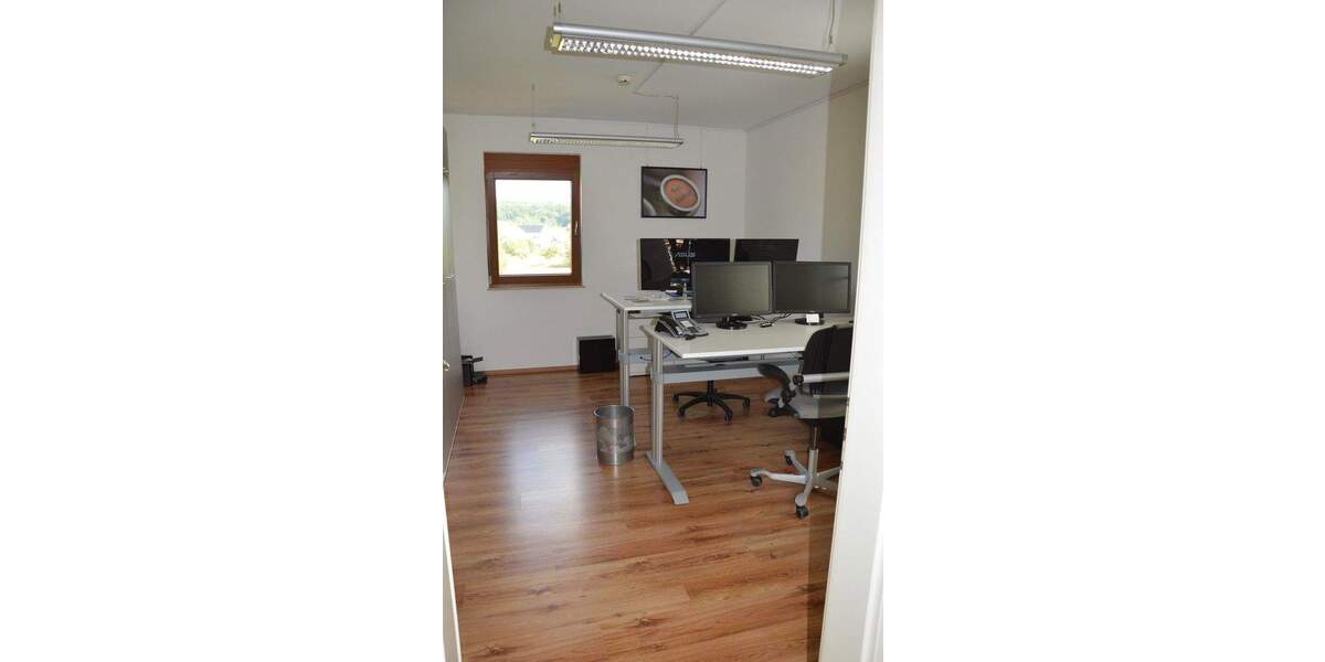 BüroPraxisräume: ruhige Lagehochwertiges Gebäudeviele Stellplätze mit Option WohnenArbeiten zimmer