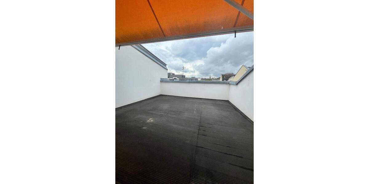 Etagenwohnung Wiesbaden Mitte - 2 Zimmer, 100 m&sup2;, 1.200&euro; | Angebot:24694226