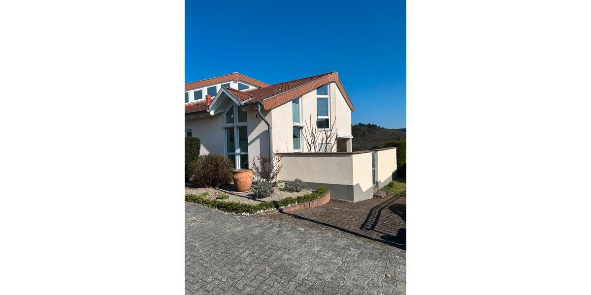 Einfamilienhaus Geisenheim - 7 Zimmer, 235 m&sup2;, 2.300&euro; | Angebot:26519150