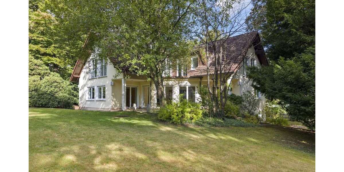 Haus zum Kaufen in Kronberg im Taunus 3.600.000 € 325 m² 9 zimmer
