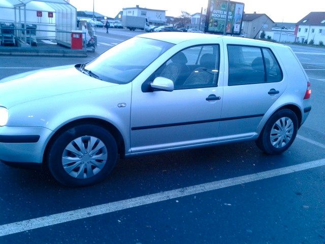 VW Golf 98.000 km 3.200 &euro; Wiesbaden 65205