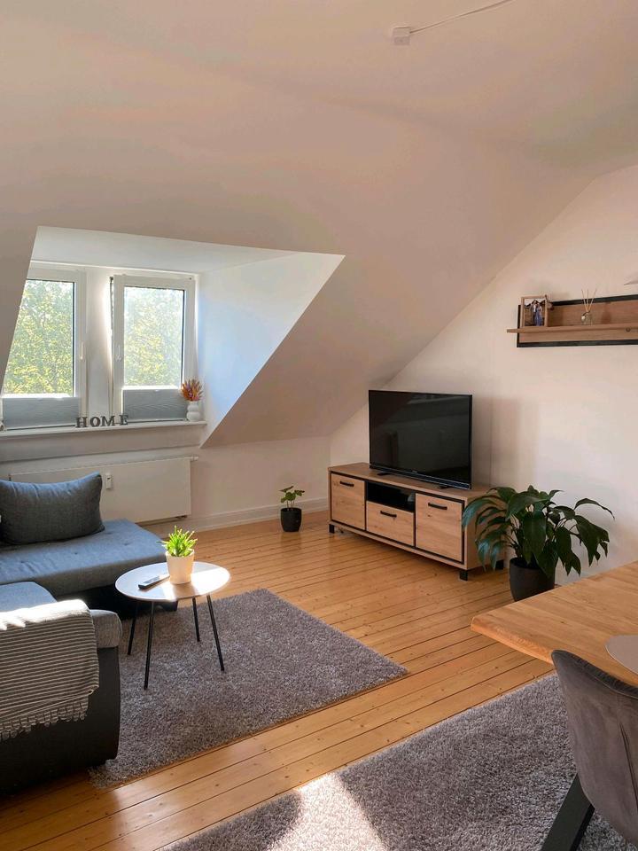 Helle DG Wohnung im Rheingauviertel (2,5ZKB)