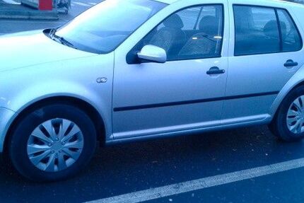 VW Golf 97.000 km 3.911 &euro; Wiesbaden 65205