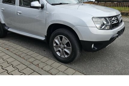 Dacia Duster Prestige Diesel Klima+AHK+ Insp+TÜV + NEU 212.900 km 6.495 &euro; Schwalbach/Taunus 65824