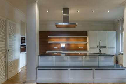 Haus zum Kaufen in Wiesbaden 1.190.000 € 200.32 m² 6 zimmer