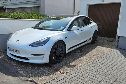 Tesla Model 3 63.300 km 26.700 &euro; Groß-Gerau 64521