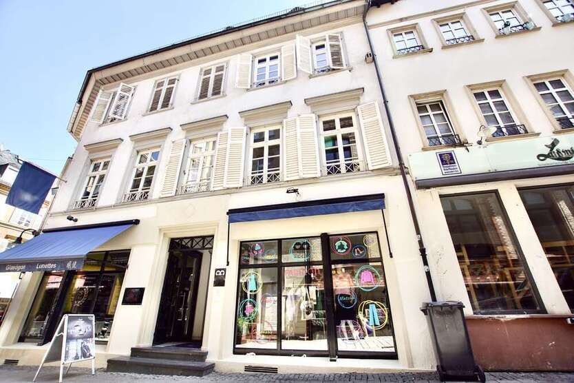 Haus zum Kaufen in Wiesbaden 900.000 € 231 m²