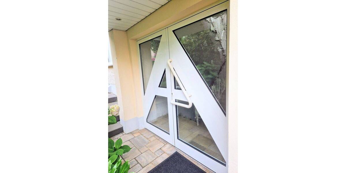 Frisch renoviert: 4-Zimmer-Wohnung mit Gemeinschaftsgarten, Balkon und Wintergarten 4 zimmer